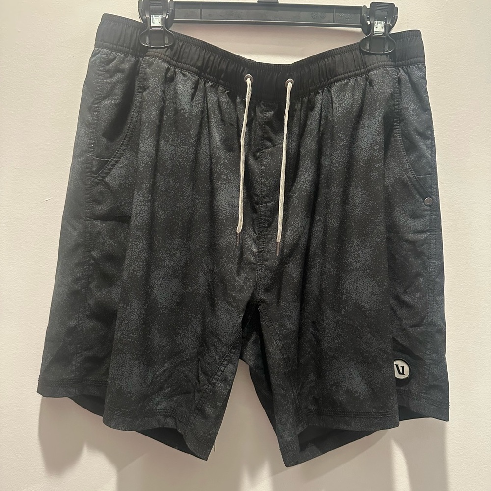 Vuori Kore Black Patterned shorts with gray liner